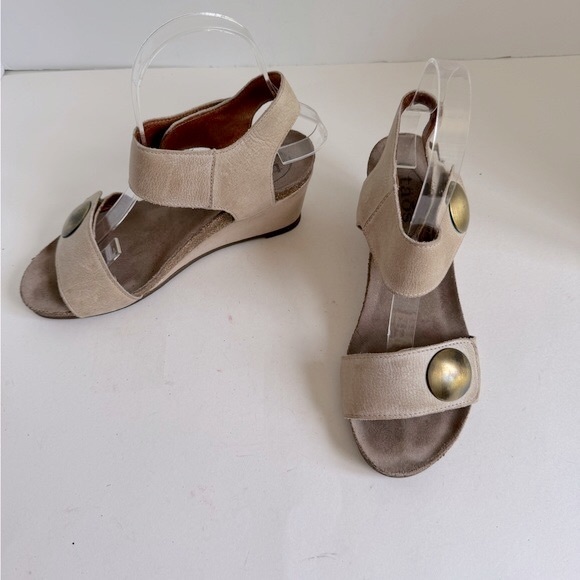 Taos Carousel Tan Leather Wedge Ankle Strap Comfort Sandals Size EU 37 - Picture 2 of 10